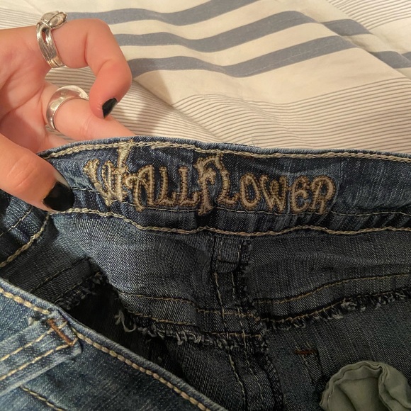 Wallflower distressed jean shorts - Picture 4 of 4